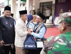 Keberangkatan 435 JCH Kloter III Kabupaten Karawang Dilepas Bupati Aep